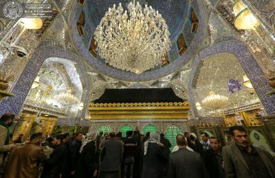 نشر معالم الحزن والسواد في أرجاء مرقد أمير المؤمنين (عليه السلام) استعدادا لاحياء ذكرى شهادة الزهراء (عليها السلام)