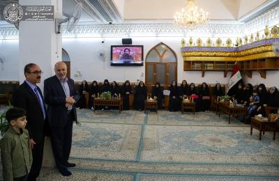 وفد طالبات جامعة كربلاء يتشرف بزيارة مرقد الامام علي(عليه السلام) ويطلع على المعالم التاريخية في العتبة المقدسة
