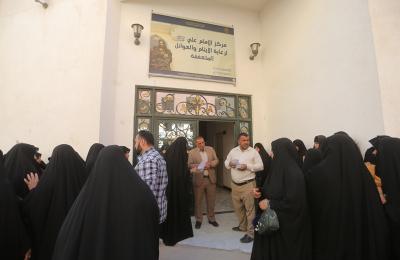 مركز الإمام علي (عليه السلام) لرعاية الايتام يباشر بتوزيع مساعدات مالية على العوائل المستحقة