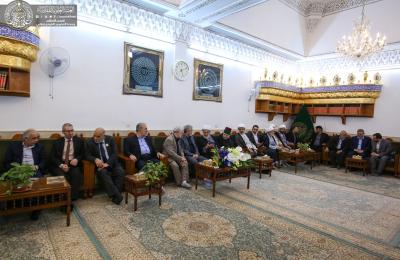 متولي ومسؤولو العتبة الحسينية المقدسة يتشرفون بزيارة مرقد أمير المؤمنين (عليه السلام)