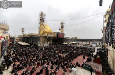 بالصور .. مواكب العزاء تتوافد الى مرقد العسكريين في سامراء لاحياء ذكرى شهادة الإمام الحسن العسكري(ع)