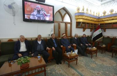 الأمين العام للعتبة الكاظمية المقدسة يتشرف بزيارة مرقد أمير المؤمنين ( عليه السلام)
