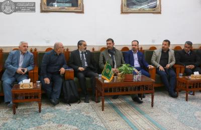 عضو مجلس إدارة العتبة العلوية يستقبل وفداً ضم أكثر من (22) استاذاً من جامعة بغداد كلية الفنون الجميلة