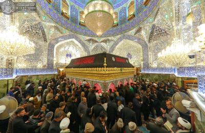 حرم أمير المؤمنين (ع) يتوشح بمعالم الحزن والسواد ليلة إحياء شهادة الصديقة الطاهرة فاطمة الزهراء(ع) حسب الرواية الثانية