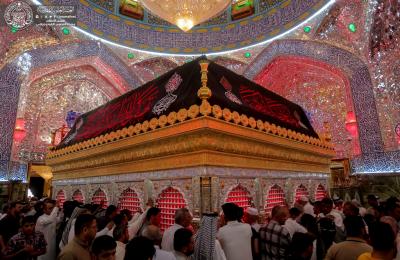 نشر معالم الحزن والسواد في أرجاء مرقد أمير المؤمنين ومولى المتقين (عليه السلام )