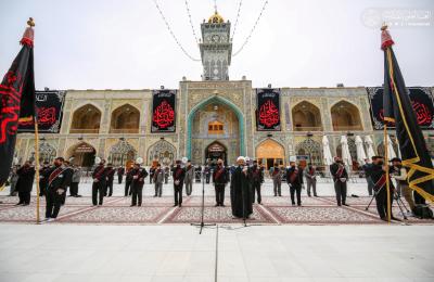 منتسبو العتبة العلوية يستذكرون ذكرى وفاة العقيلة زينب بنت أمير المؤمنين (عليها السلام) خلال الزيارة الصباحية