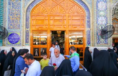 قسم الهدايا والنذور في العتبة العلوية يستقبل الزائرين في عيد الغدير الأغر بالهدايا والورود 