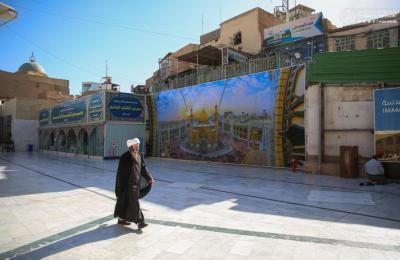 تزيين الجدران الخارجية المحيطة بالصحن الحيدري الشريف بملصقات كبيرة تحاكي معالم العتبة المقدسة 