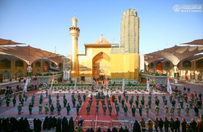 منتسبو العتبة العلوية يحيون الذكرى العطرة لولادة سيدة نساء العالمين (عليها السلام) خلال الزيارة الصباحية