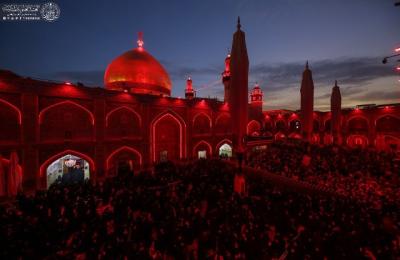 زائرو أمير المؤمنين(عليه السلام) يحيون ذكرى شهادته فجر الحادي والعشرين من شهر رمضان في الصحن العلوي الطاهر