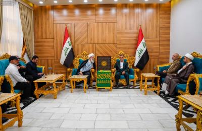 بأجواء ولائية و احتفاء رسمي .. الأمانة العامّة للعتبة العلويّة المقدّسة تستقبل راية الإمام الرضا (ع)