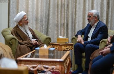 الأمين العام للعتبة العلوية المقدسة يلتقي المرجع الديني سماحة الشيخ جوادي آملي
