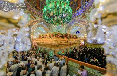 جموع الزائرين تتوافد على حرم أمير المؤمنين (عليه السلام) بمناسبة ولادته العطرة
