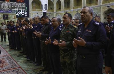 كوكبة من الضباط خريجي دورة القيادات الوسطى يحتفلون بختام دورتهم في رحاب مرقد أمير المؤمنين (ع)