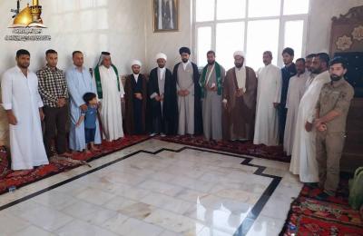 لجنة الإرشاد والتعبئة في العتبة العلوية تزور احد جرحاها المجاهدين وتكرمه بوشاح أمير المؤمنين (ع)  