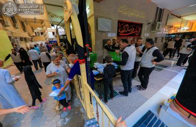 بالصور .. مضيف أمير المؤمنين يوزع 10 آلاف وجبة إفطار في ليلة استشهاد إمام المتقين (ع)