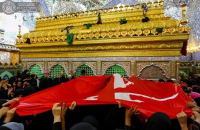 قارئات العتبة العلوية يتشرفن بنيل راية الإمام الحسين (ع) لحصولهنَّ على المركز الأول في المسابقة القرآنية الوطنية بالعتبة الحسينية