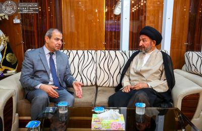 الدكتور علي الشكري يتشرف بزيارة مرقد الإمام علي(ع) ويلتقي بالأمين العام للعتبة العلوية المقدسة