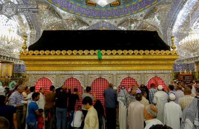 بالصور .. اتشاح مرقد أمير المؤمنين(ع) وأرجائه المباركة بمعالم الحزن والسواد إحياء لذكرى شهادة الإمام  محمد الجواد التقي(ع)
