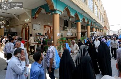 بالصور .. 10 آلاف وجبة غذائية من بركات أمير المؤمنين (ع) لزائري عيد الأضحى في أول أيامه المباركة