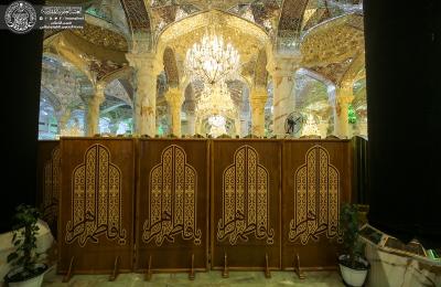 قسم الصيانة الهندسية في العتبة العلوية ينجز أعمال القواطع الخشبية في صحن فاطمة (عليها السلام) بطول 41 مترا