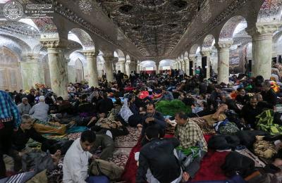 قسم الشؤون الخدمية في العتبة العلوية المقدسة يفرش 156 ألف متر مربع لصحن فاطمة(عليه السلام)
