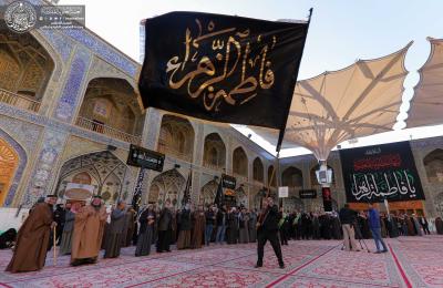 موكب منتسبي العتبة العلوية المقدسة وجموع الزائرين يحيون ذكرى شهادة الصديقة الطاهرة فاطمة الزهراء(عليها السلام)