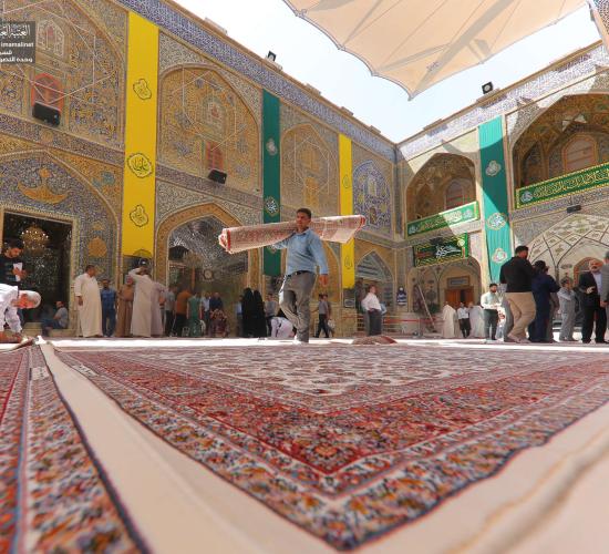 فرش الصحن العلوي المطهر بـ2000 سجادة من النوع الكاشاني استعداداً لمهرجان الغدير السنوي السابع