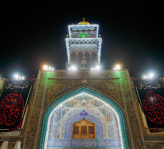 أرجاء الصحن العلوي المُطهّر تتَّشحُ بلافتات الحزن والعزاء؛ لحلول ذكرى شهادة الإمام الجواد (عليه السلام)