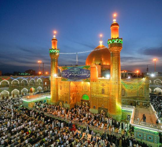 توافد جموع المؤمنين الى مرقد الإمام علي عليه السلام