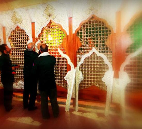 الخطوط العربية تزين الضــريح الجديد لمرقد سيد الشهداء والتمهيد لإفتتاحه بعد يوم غدا الثلاثاء