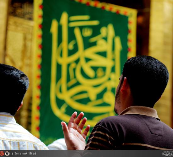 تقرير مصور : المؤمنون يحتفلون في ذكرى ولادة الامام المهدي عجل الله تعالى فرجه قي كربلاء المقدسه 