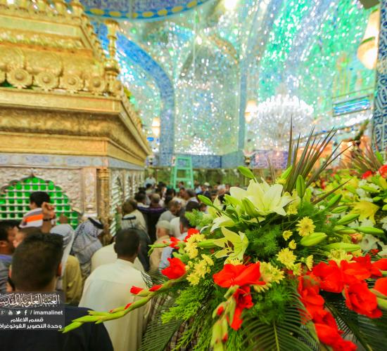 تقرير مصور : الامانة العامة للعتبة العلوية المقدسة تقوم بتزين المرقد الطاهر للمولى امير المؤمنين سلام الله عليه في ذكرى عيد الغدير الاغر 