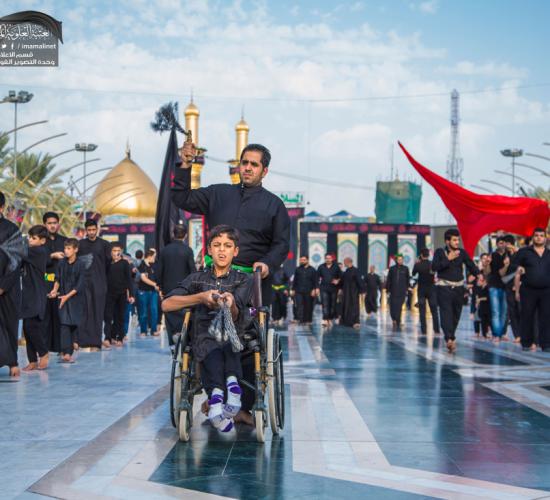 تقرير مصور : من كربلاء العشق المؤمنين يقومون بأحياء ذكرى يوم التاسع من محرم الحرام عند مرقد المولى الامام الحسين وابو الفضل العباس سلام الله عليهما في كربلاء المقدسة 