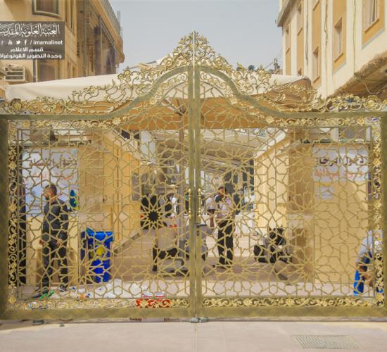 تقرير مصور : تنصيب القواطع الحديدية الجديدة من جهة شارع زين العابدين عليه السلام