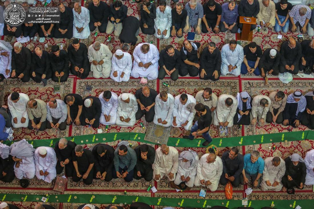 وسط أجواء من الحزن والعزاء .. إقامة صلاة المغرب في الصحن الحيدري الشريف | 