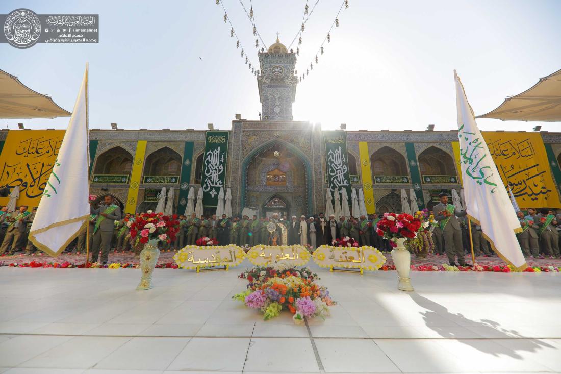 راية الغدير ترفرف في الصحن الحيدري الشريف وسط أهازيج خدّام أمير المؤمنين علي بن أبي طالب (عليه السلام ) | 