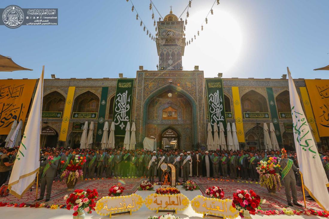 راية الغدير ترفرف في الصحن الحيدري الشريف وسط أهازيج خدّام أمير المؤمنين علي بن أبي طالب (عليه السلام ) | 