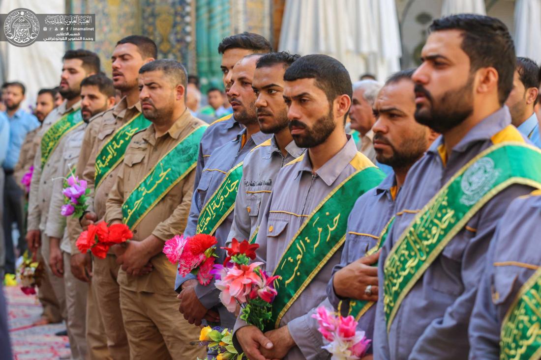 راية الغدير ترفرف في الصحن الحيدري الشريف وسط أهازيج خدّام أمير المؤمنين علي بن أبي طالب (عليه السلام ) | 