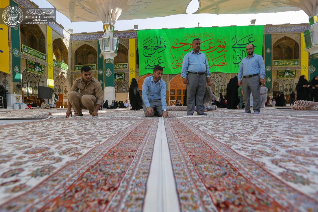 فرش الصحن العلوي المطهر بـ2000 سجادة من النوع الكاشاني استعداداً لمهرجان الغدير السنوي السابع | 