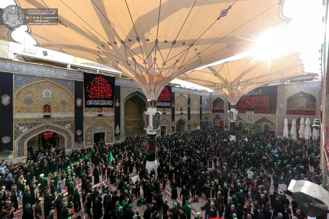خدمة العتبتين الحسينية والعباسية واهالي كربلاء المقدسة يعزون أمير المؤمنين (عليه السلام ) بأستشهاد أبي الاحرار الامام الحسين (عليه السلام) . | 