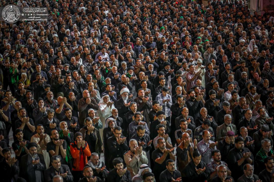 صلاة المغرب في الصحن الحيدري الشريف ليلة وفاة الرسول الاعظم (صلى الله عليه واله وسلم ) | 