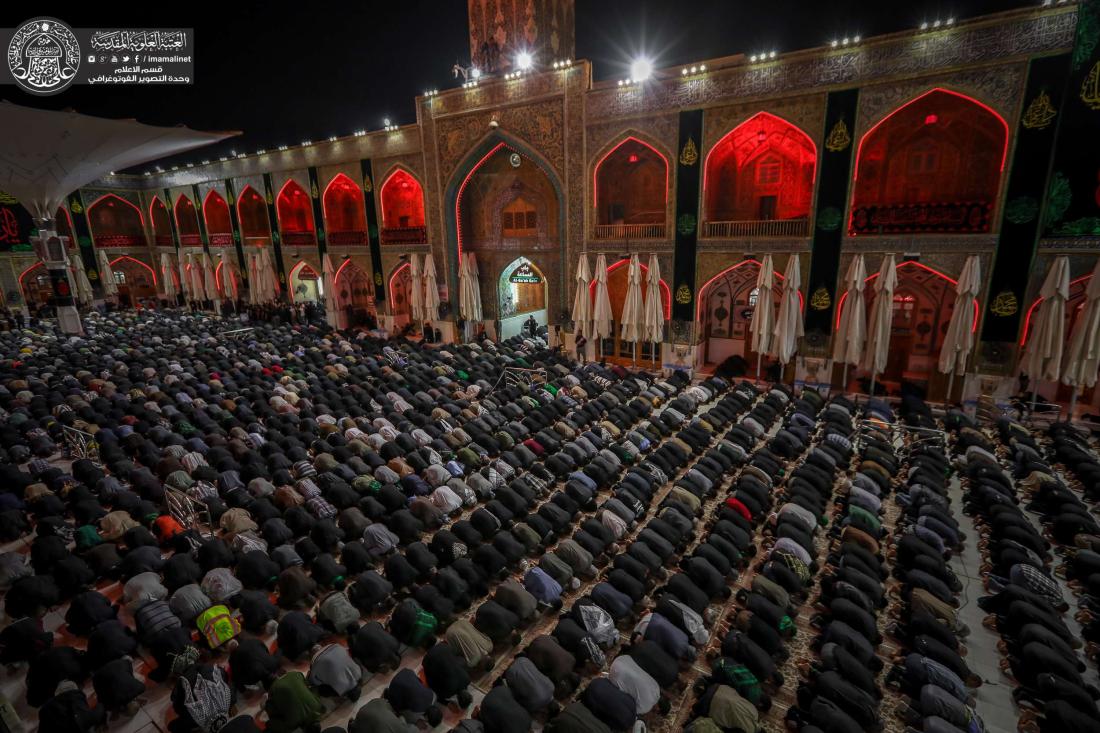 صلاة المغرب في الصحن الحيدري الشريف ليلة وفاة الرسول الاعظم (صلى الله عليه واله وسلم ) | 