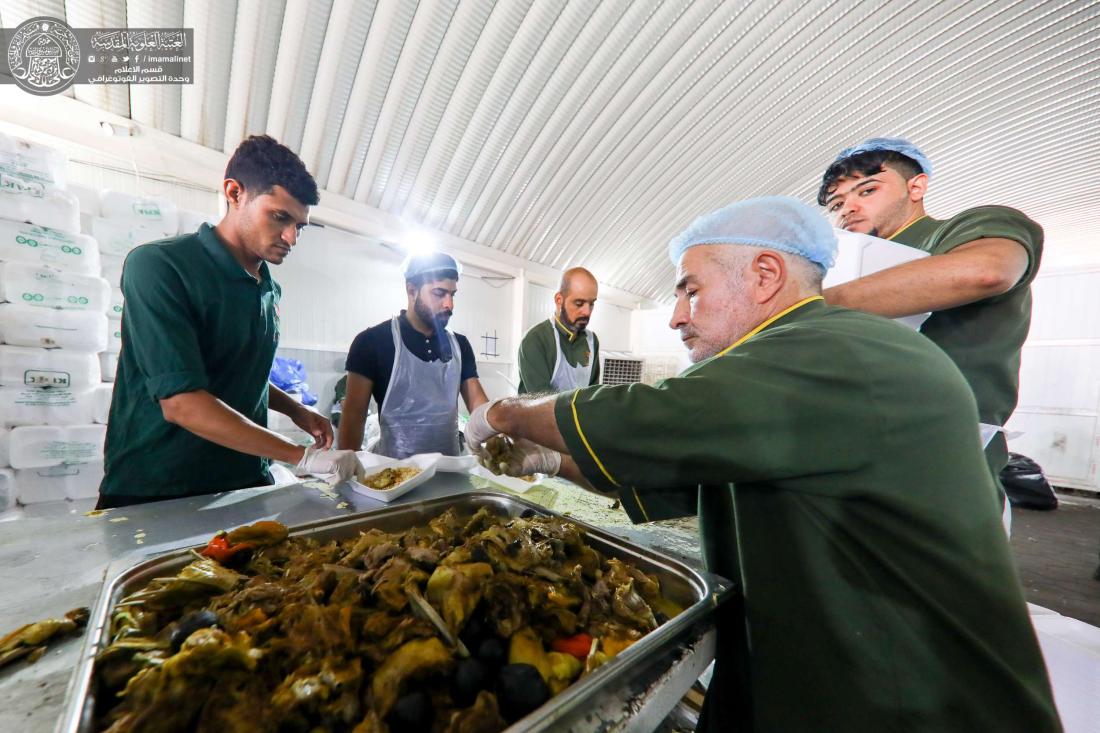 قسم مضيف الزائرين في العتبة العلوية المقدسة يوفر (30) ألف وجبة طعام للزائرين ليلة إحياء مراسم وفاة النبي الأعظم (صلى الله عليه واله وسلم) | 