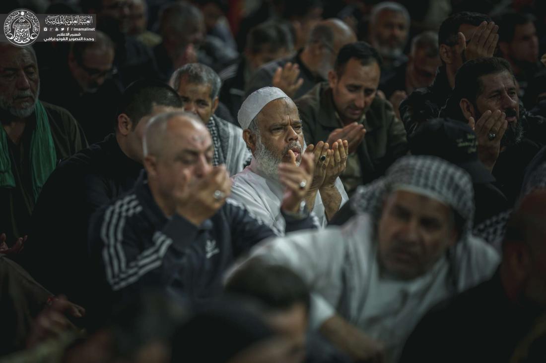 الاجواء الايمانية وقراءة دعاء كميل ليلة الجمعة المباركة في الصحن الحيدري الشريف . | 