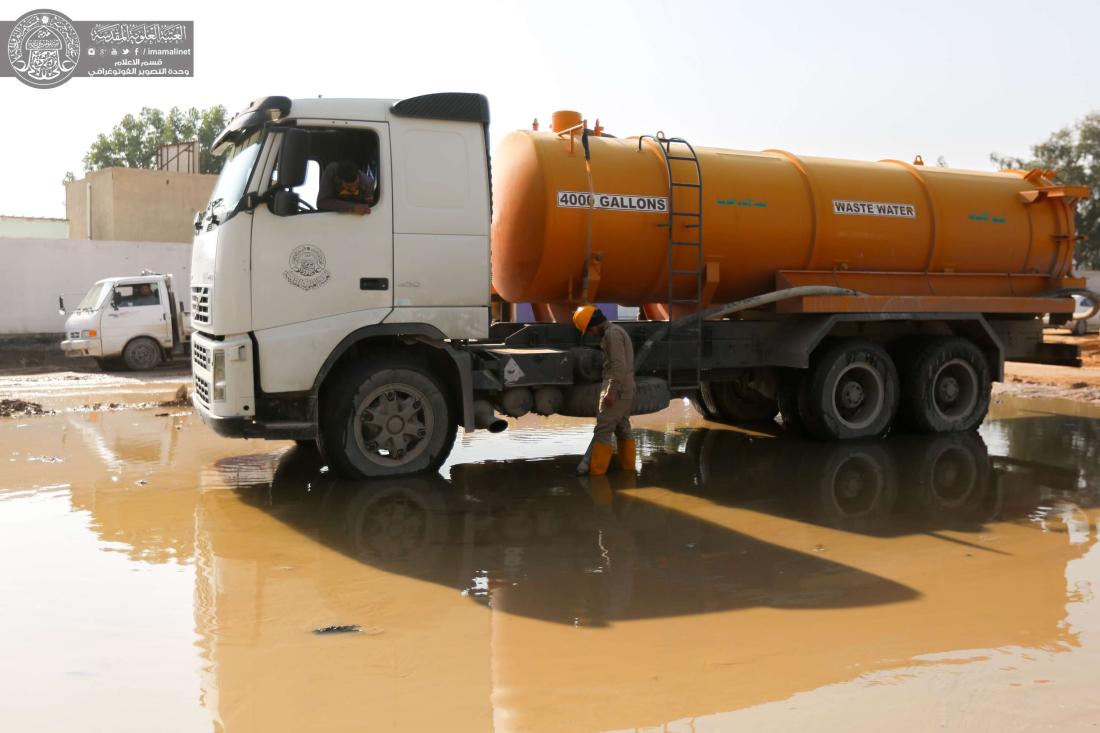 العتبة العلوية مستمرة بالمساهمة في سحب مياه الأمطار ومساعدة العوائل في حملة درء فيضانات الأمطار بمحافظة النجف الأشرف | 