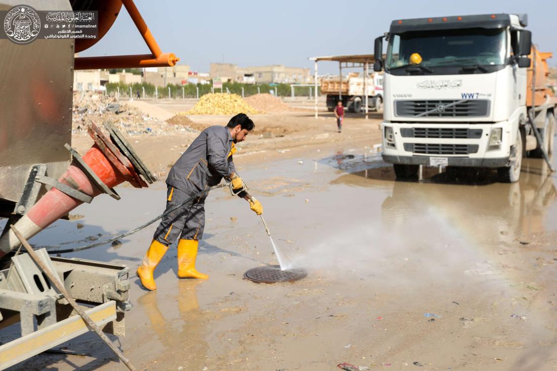 العتبة العلوية مستمرة بالمساهمة في سحب مياه الأمطار ومساعدة العوائل في حملة درء فيضانات الأمطار بمحافظة النجف الأشرف | 