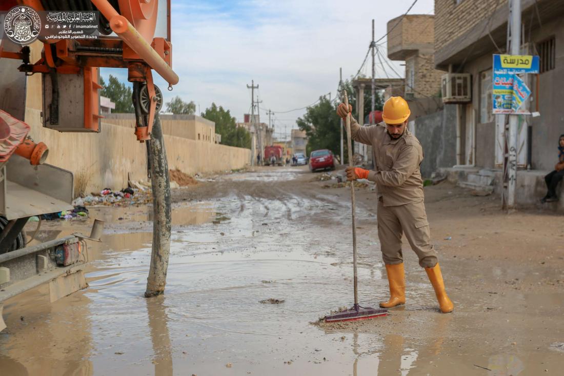 العتبة العلوية مستمرة بالمساهمة في سحب مياه الأمطار ومساعدة العوائل في حملة درء فيضانات الأمطار بمحافظة النجف الأشرف | 