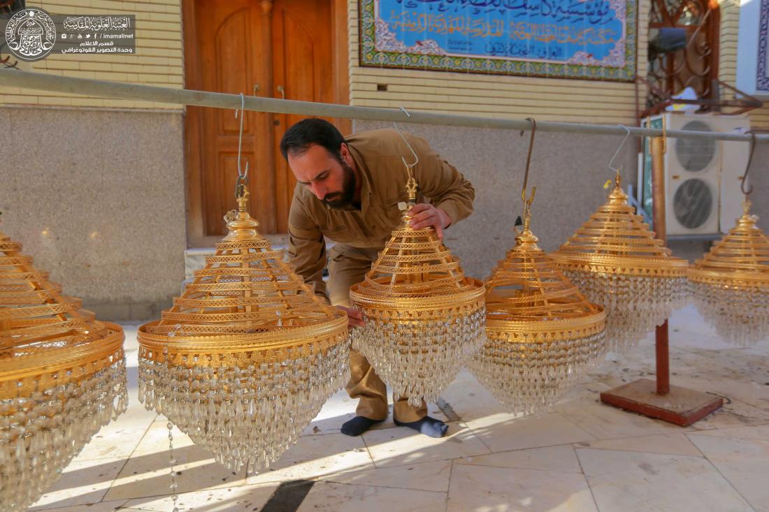 وحدة الثريات في العتبة العلوية.. جهود متواصلة لخدمة مرقد أمير المؤمنين (عليه السلام ) وزائريه الكرام. | 