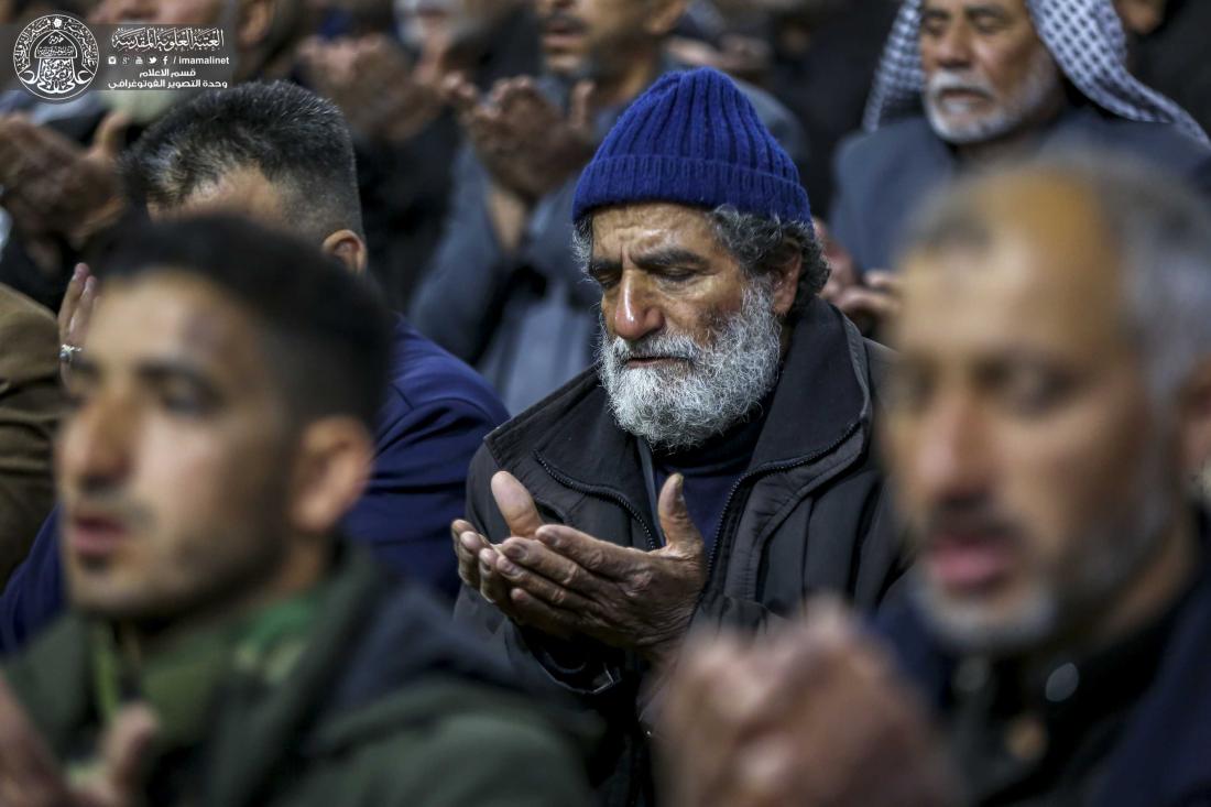 صلاة المغرب في العتبة العسكرية المقدسة ليلة شهادة الإمام علي الهادي ( عليه السلام ). | 